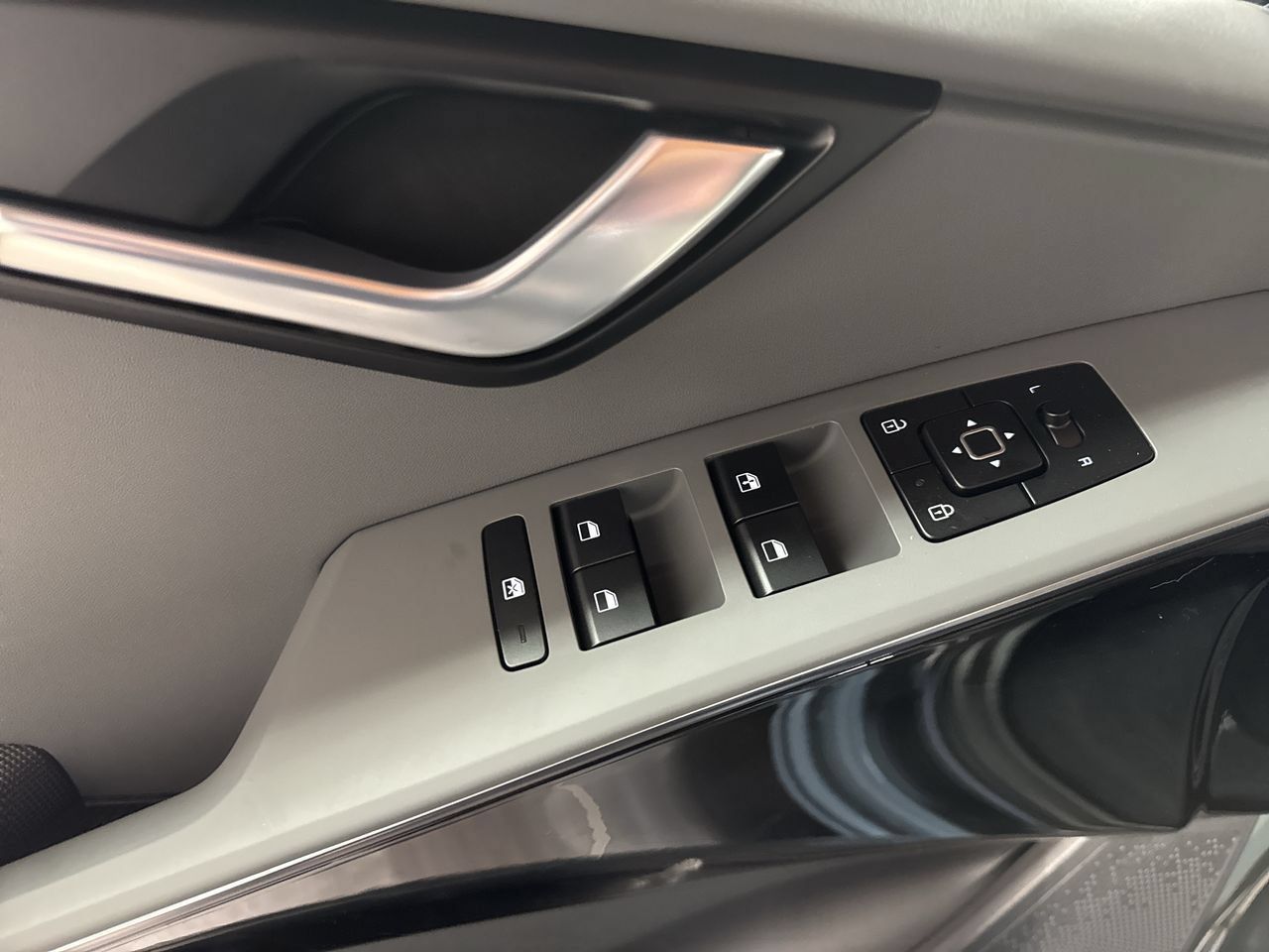 New 2026 Kia Niro EX FWD image 12