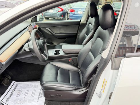 Used 2022 Tesla Model Y Long Range image 12