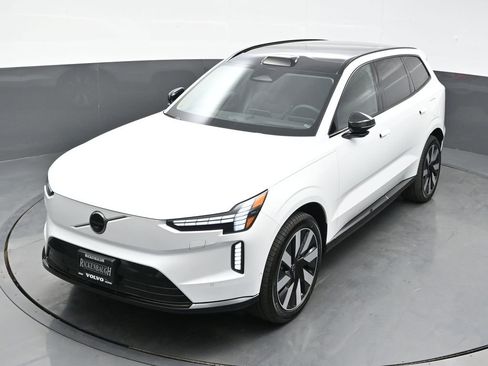 New 2025 Volvo EX90 Plus image 18