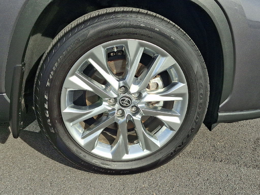 Certified 2022 Toyota Highlander Limited AWD/4WD image 8