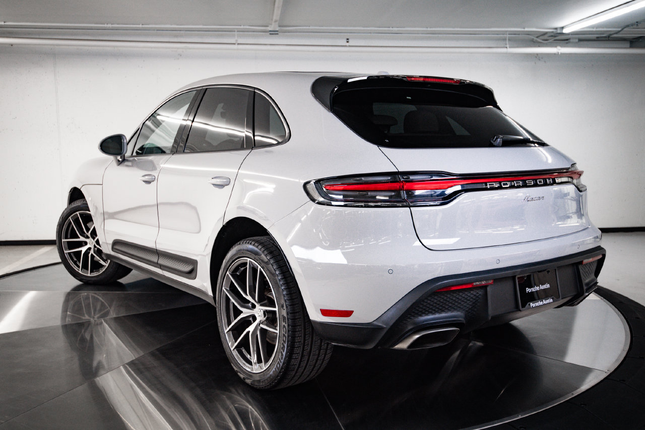Certified 2026 Porsche Macan AWD/4WD image 3