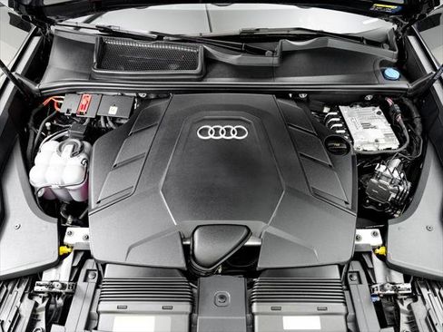Certified 2025 Audi Q8 Premium Plus w/ Premium Plus Package AWD/4WD image 24
