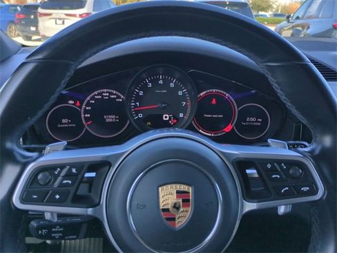 Used 2020 Porsche Cayenne image 32