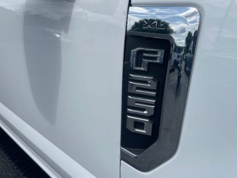 Used 2022 Ford F250 XL w/ Power Equipment Group RWD image 16