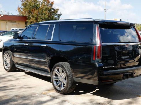Used 2020 Cadillac Escalade ESV Luxury image 3