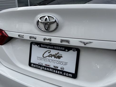 Used 2018 Toyota Camry LE image 10