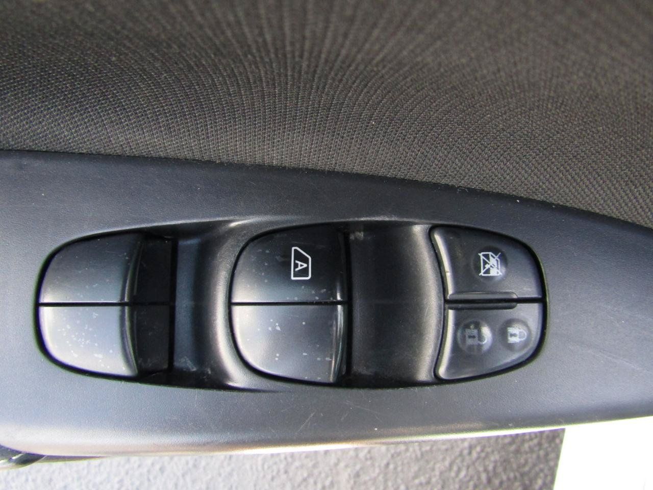 Used 2019 Nissan Sentra SV FWD image 11