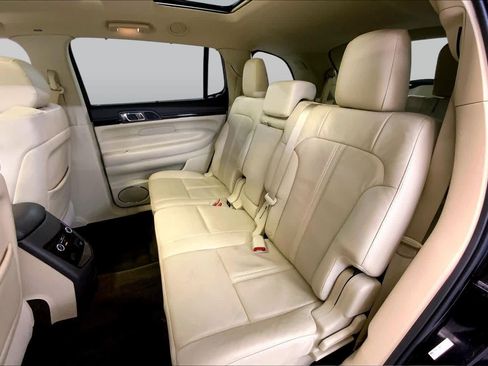 Used 2019 Lincoln MKT AWD image 20