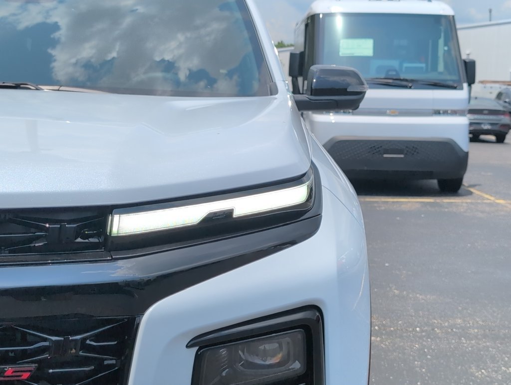 New 2026 Chevrolet Traverse RS w/ LPO, Floor Liner Package FWD image 12