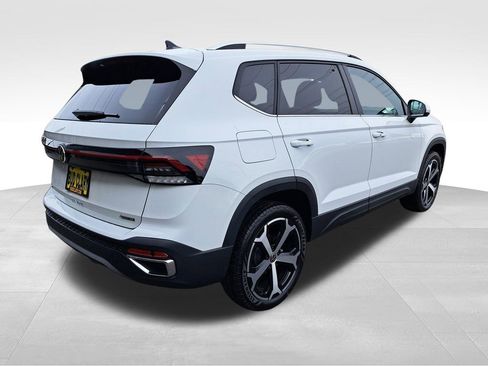 New 2025 Volkswagen Taos SEL image 6