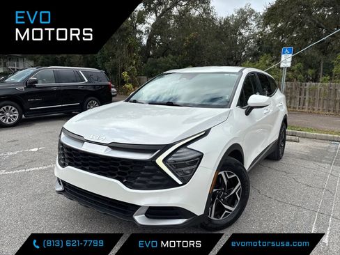 Used 2024 Kia Sportage LX image 1