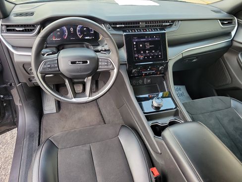 Used 2024 Jeep Grand Cherokee L Altitude image 14