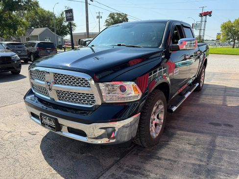 Used 2017 RAM 1500 Laramie w/ Convenience Group AWD/4WD image 4