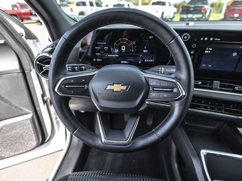 Used 2025 Chevrolet Equinox LT image 9