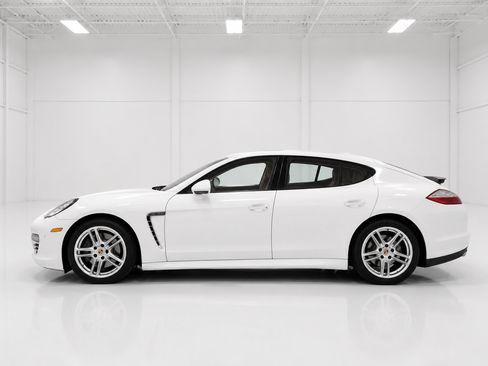Used 2013 Porsche Panamera image 9