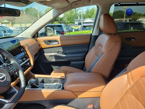 Used 2024 Nissan Pathfinder Platinum AWD/4WD image 21