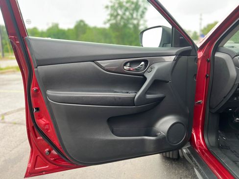 Used 2019 Nissan Rogue SV AWD/4WD image 14