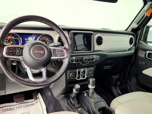 Used 2021 Jeep Gladiator Overland AWD/4WD image 11