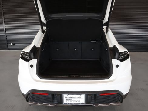 Used 2025 Porsche Macan 4 Electric AWD/4WD image 29
