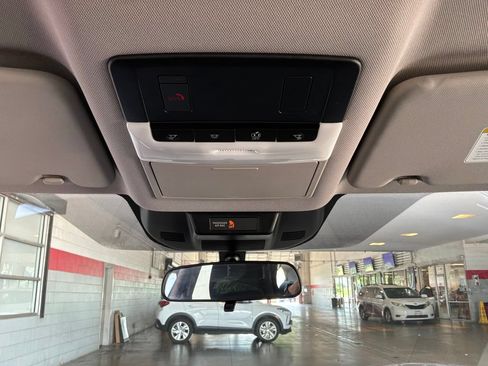 Used 2025 Nissan Rogue SV FWD image 16