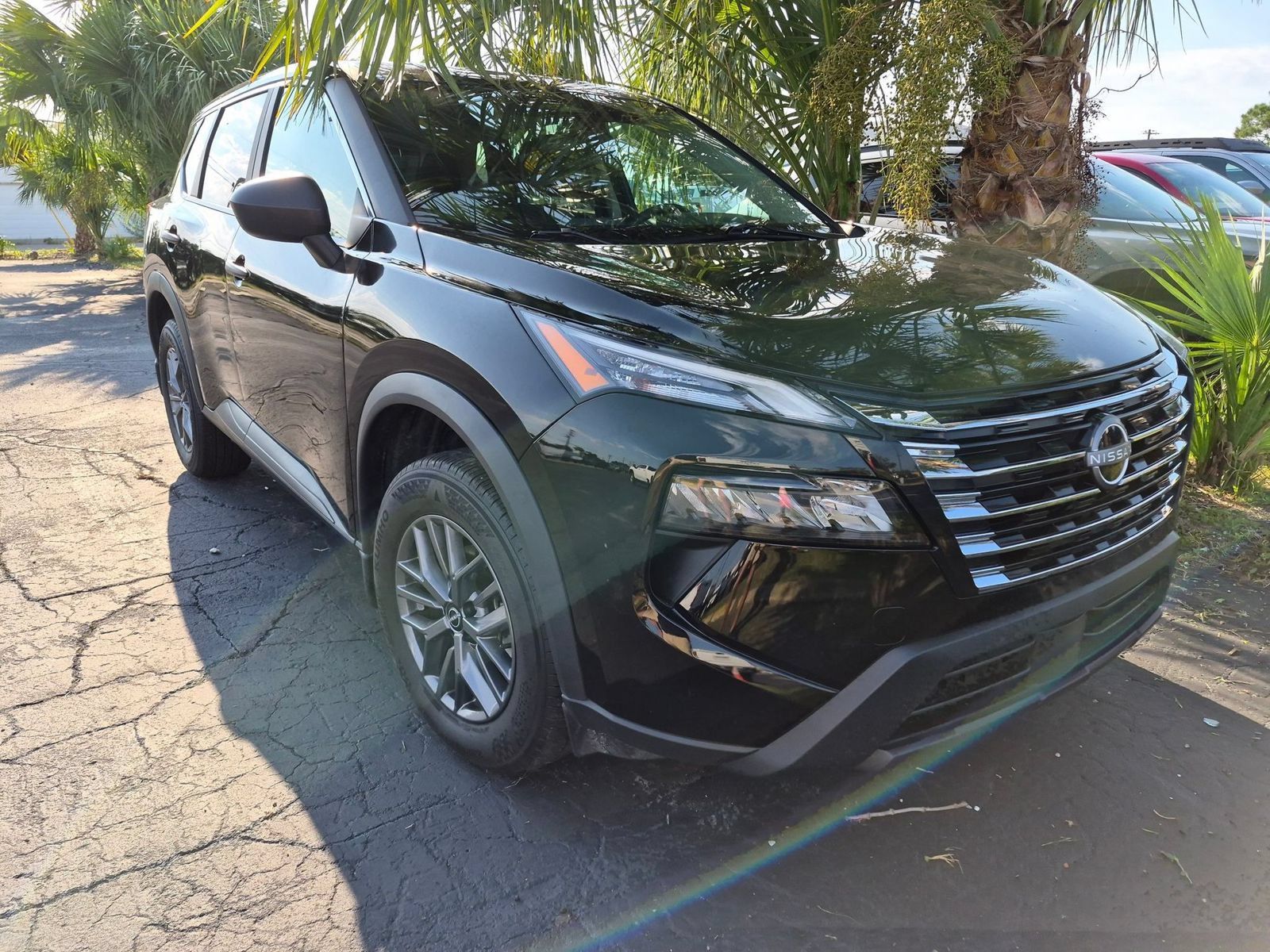 Used 2025 Nissan Rogue S FWD image 3