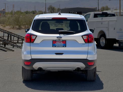 Used 2019 Ford Escape SE FWD image 4