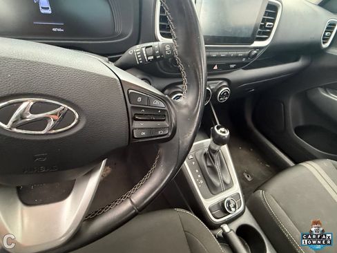 Used 2024 Hyundai Venue SEL FWD image 19