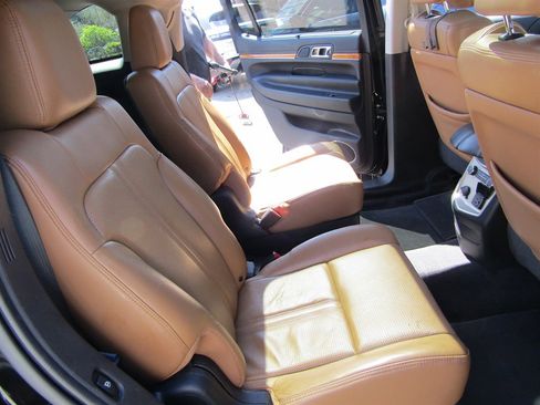 Used 2010 Lincoln MKT 2WD image 7