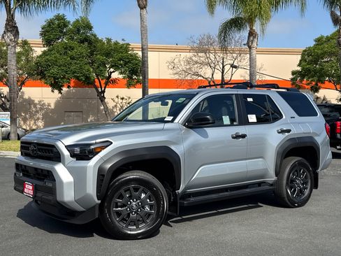 New 2026 Toyota 4Runner SR5 AWD/4WD image 2