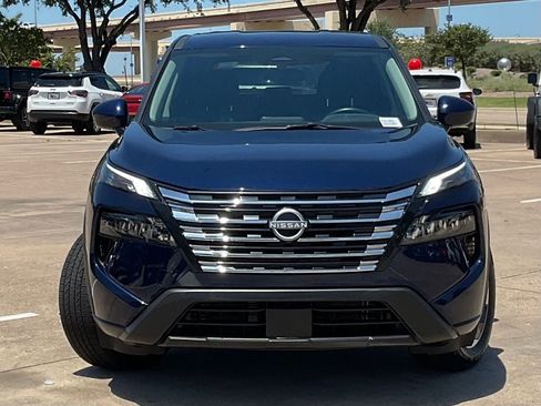 Used 2025 Nissan Rogue SV FWD image 2