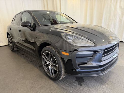 Certified 2022 Porsche Macan image 7