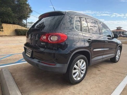 Used 2011 Volkswagen Tiguan SE image 5