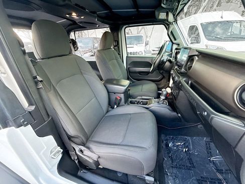 Used 2021 Jeep Wrangler Sport image 32
