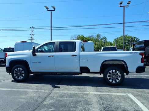 Used 2021 Chevrolet Silverado 2500 Custom w/ Custom Convenience Package AWD/4WD image 6