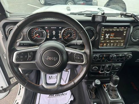 Used 2021 Jeep Gladiator Overland image 2