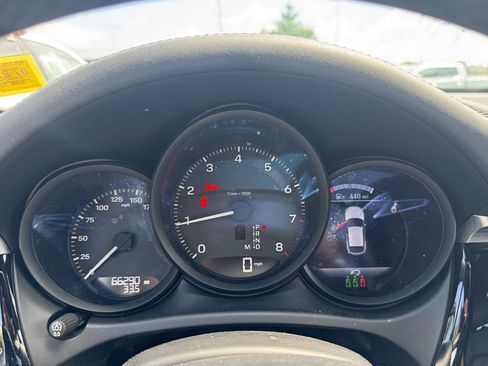 Used 2022 Porsche Macan AWD/4WD image 21