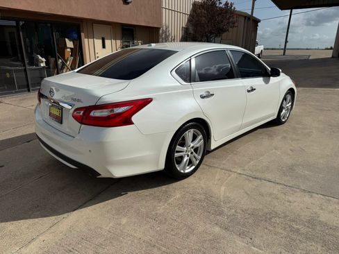 Used 2017 Nissan Altima 3.5 SL FWD image 5