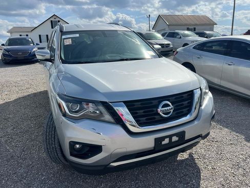 Used 2020 Nissan Pathfinder SV image 2