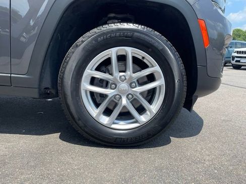 Used 2025 Jeep Grand Cherokee Laredo X AWD/4WD image 35