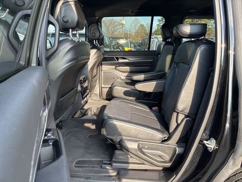 Used 2024 Jeep Wagoneer Series III image 17