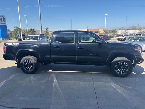 Used 2022 Toyota Tacoma TRD Sport w/ TRD Premium Sport Package image 4