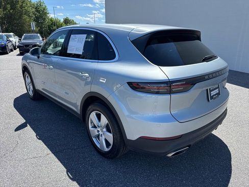 Used 2023 Porsche Cayenne AWD/4WD image 6
