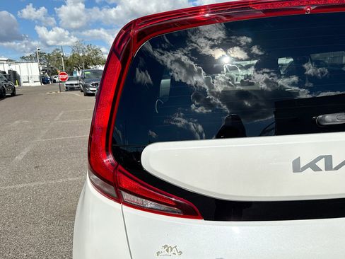 Used 2022 Kia Soul LX image 10
