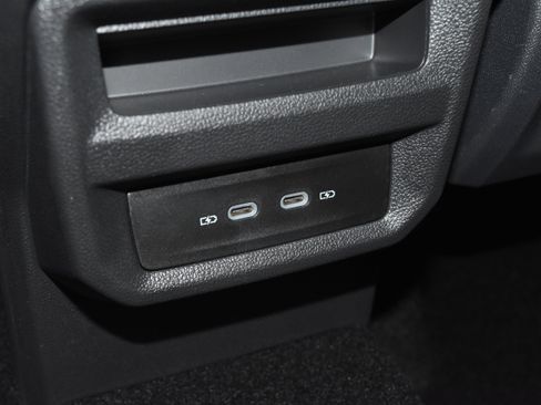 New 2026 Volkswagen Taos SE FWD image 16
