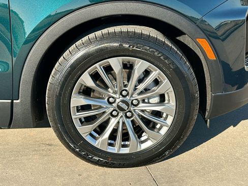 Used 2024 Cadillac XT4 Premium Luxury image 10
