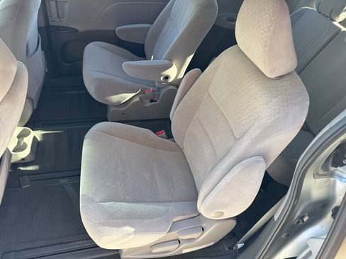 Used 2017 Toyota Sienna LE image 20