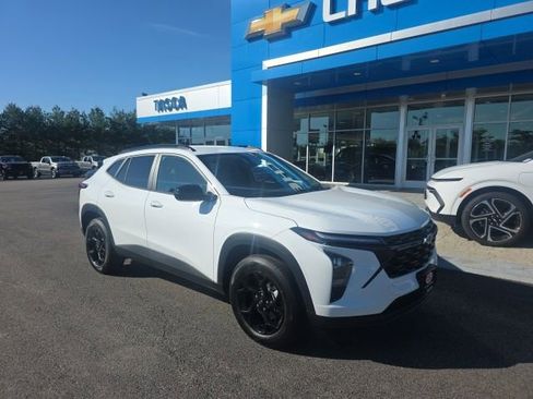 New 2026 Chevrolet Trax LT FWD image 1