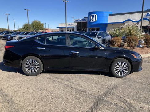 Used 2023 Nissan Altima 2.5 SV image 4