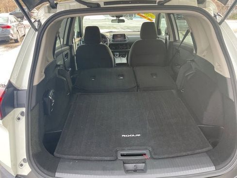 Used 2022 Nissan Rogue S image 30