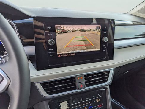 New 2026 Volkswagen Taos SE FWD image 23